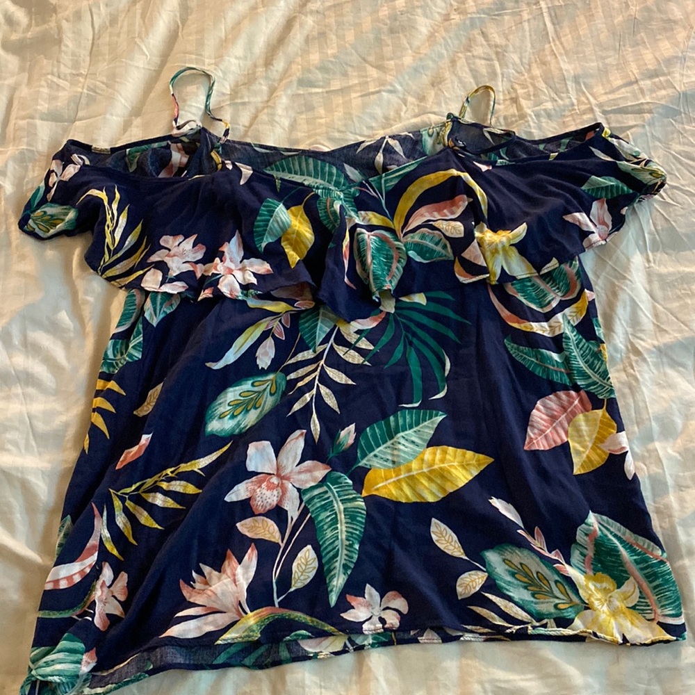 Cold shoulder top